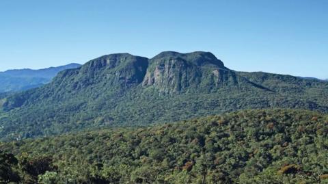 @www.ceylonexpeditions.com